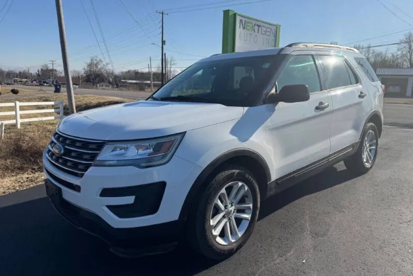 2017 Ford Explorer Base photo 1