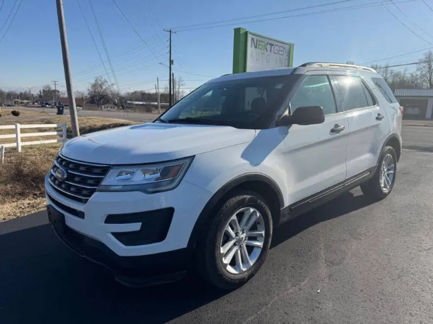 2017 Ford Explorer Base photo 1