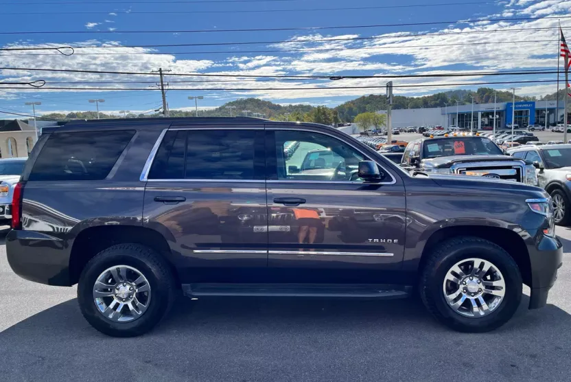 2017 Chevrolet Tahoe LS photo 1