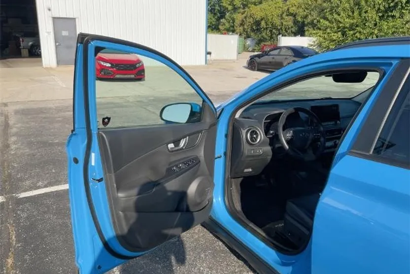 2022 Hyundai Kona Limited photo 1