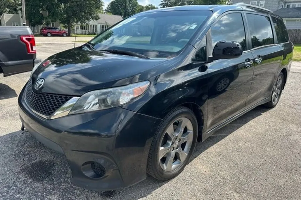 2014 Toyota Sienna SE photo 1