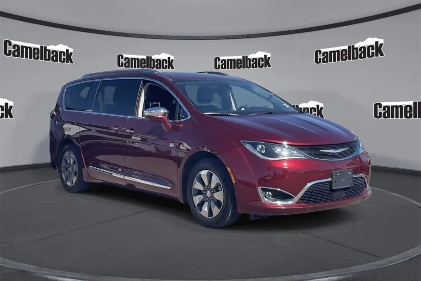 2020 Chrysler Pacifica Hybrid Limited photo 1