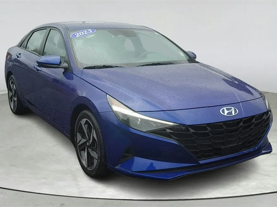 2023 Hyundai Elantra SEL photo 1