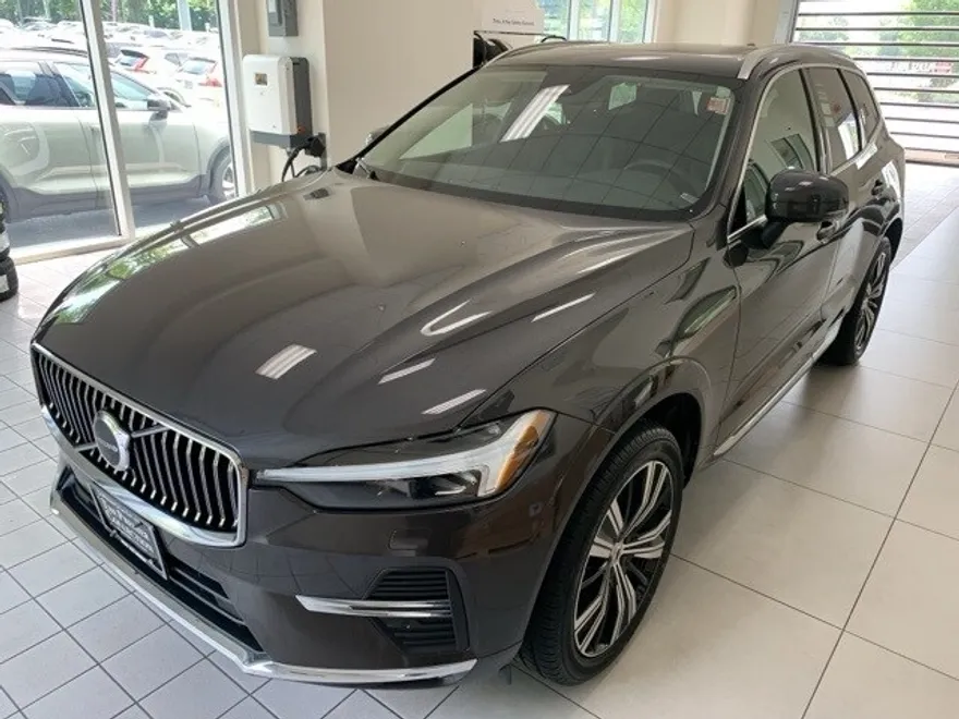 2022 Volvo XC60 B5 Inscription photo 1