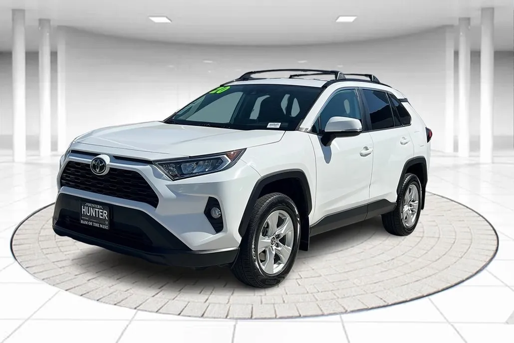 2020 Toyota RAV4 XLE photo 1