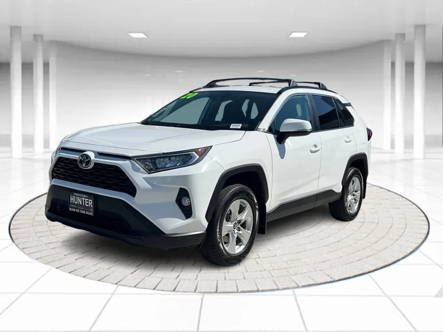 2020 Toyota RAV4 XLE photo 1