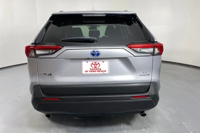 2023 Toyota RAV4 Hybrid LE photo 1