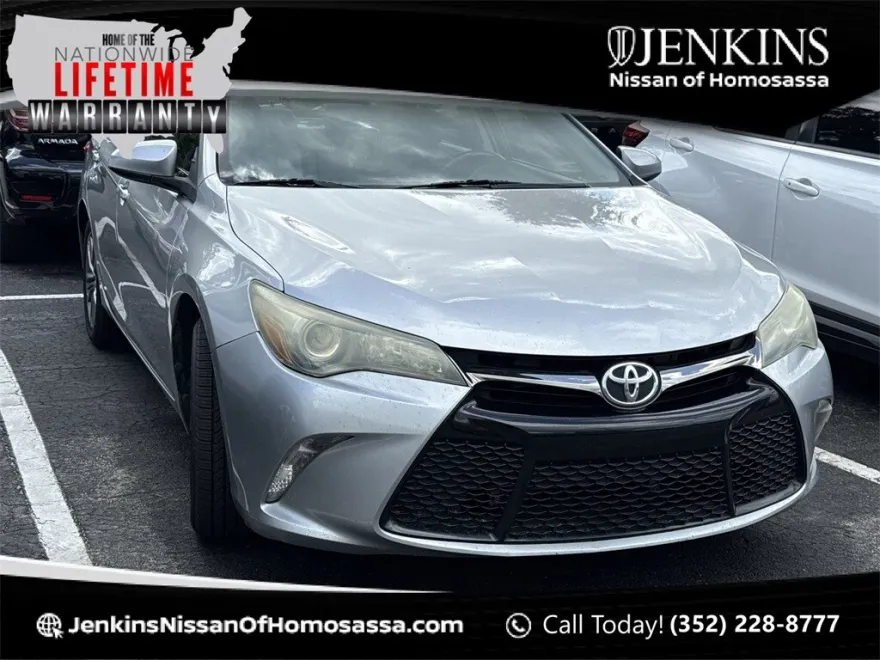 2016 Toyota Camry SE photo 1