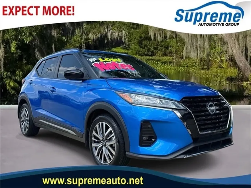 2023 Nissan Kicks SR photo 1