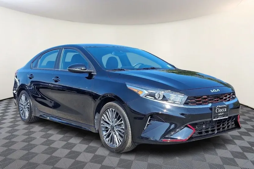 2023 Kia Forte GT-Line photo 1