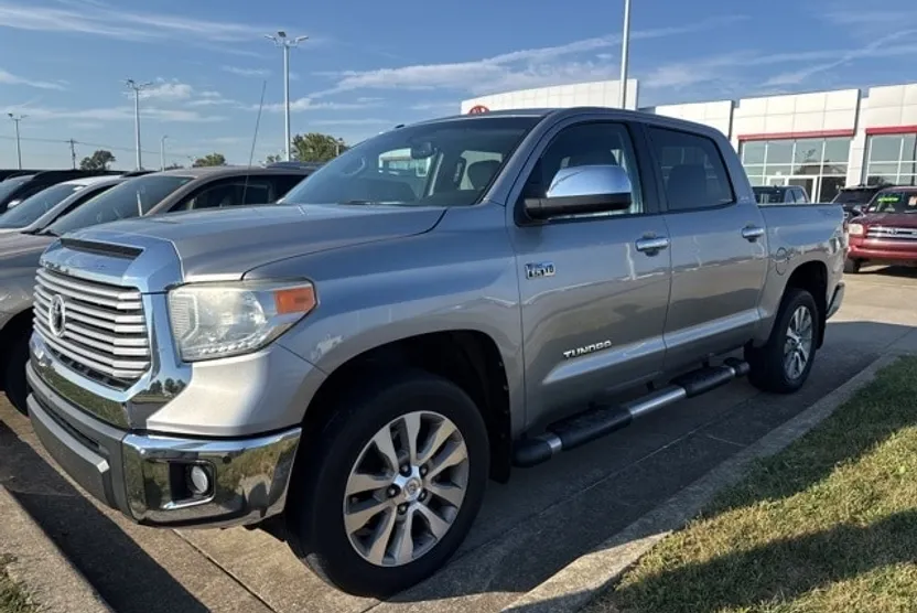2016 Toyota Tundra CrewMax photo 1