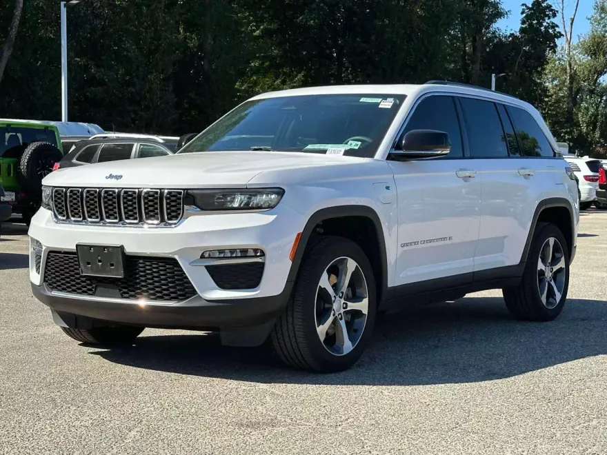 2023 Jeep Cherokee 4xe photo 1