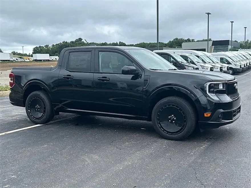 2025 Ford Maverick photo 1