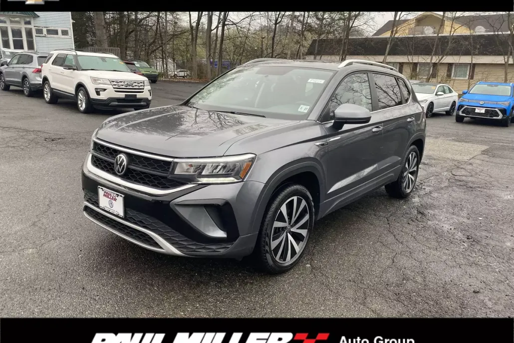 2022 Volkswagen Taos SE photo 1