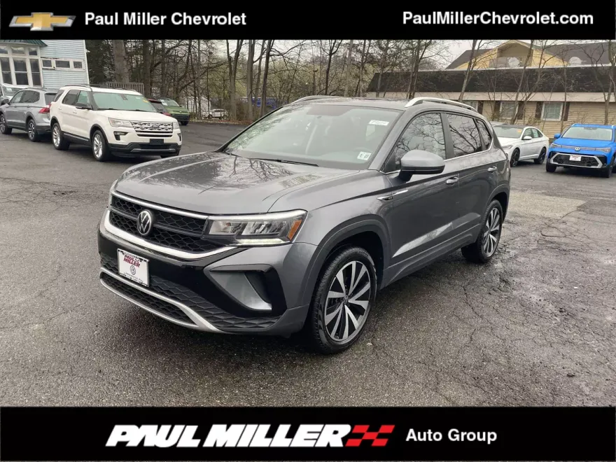2022 Volkswagen Taos SE photo 1