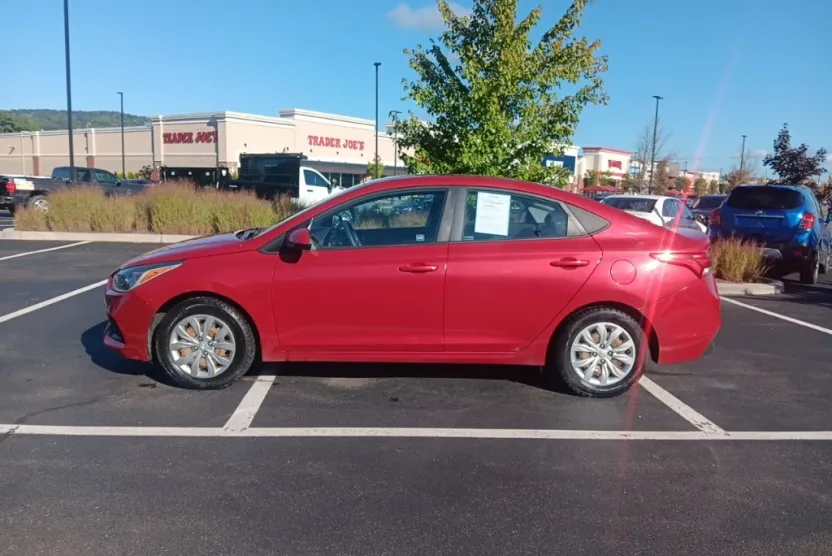 2019 Hyundai Accent SE photo 1
