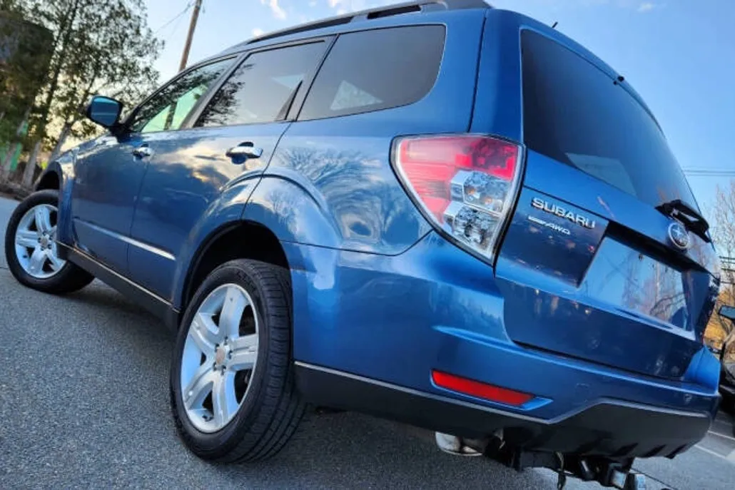 2010 Subaru Forester 2.5X Premium photo 1