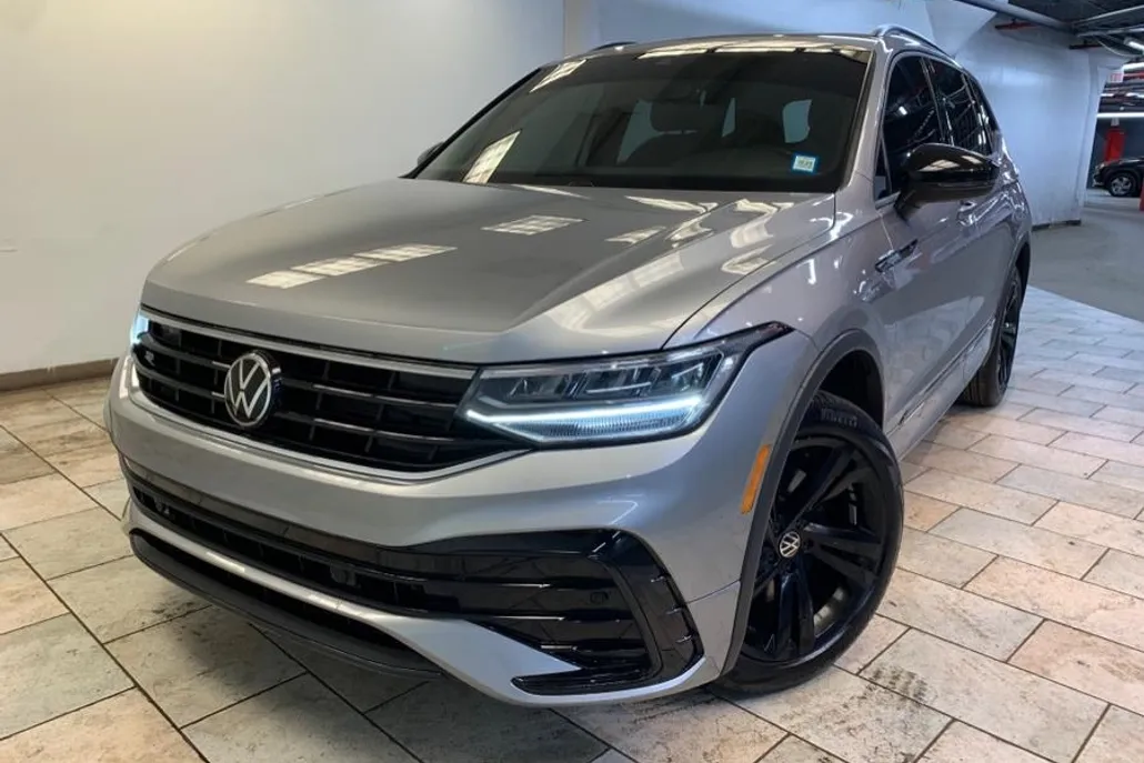 2023 Volkswagen Tiguan SE R-Line Black photo 1
