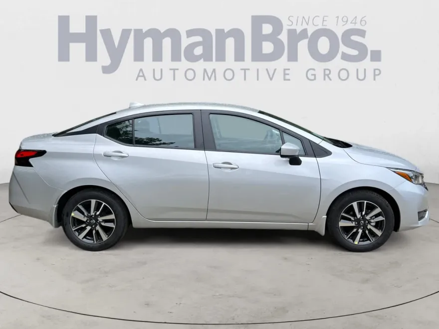 2025 Nissan Versa 1.6 SV photo 1