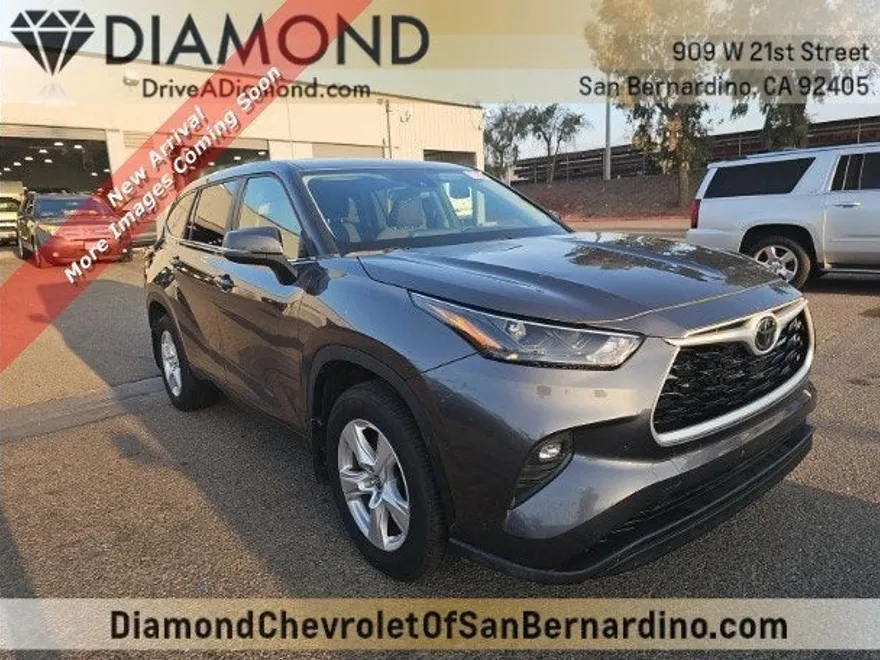 2024 Toyota Highlander LE photo 1