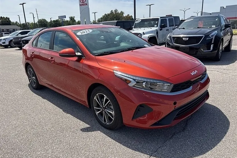 2023 Kia Forte LXS photo 1