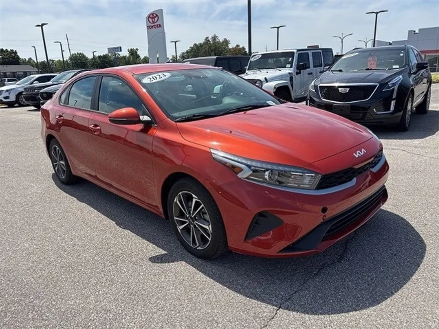 2023 Kia Forte LXS photo 1