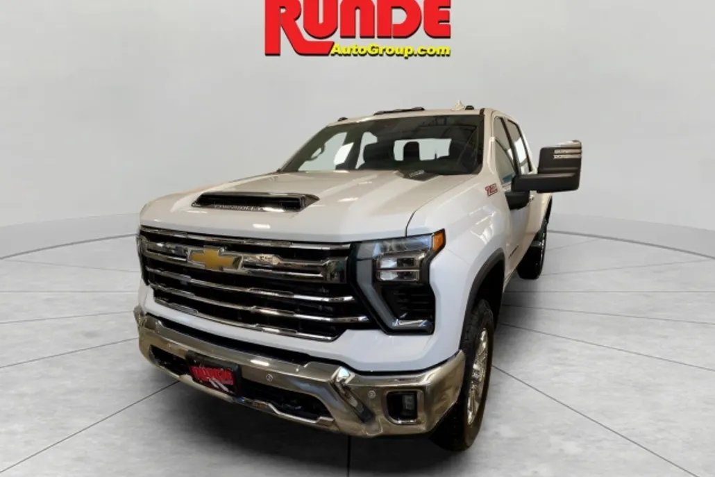 2025 Chevrolet Silverado 3500HD LTZ photo 1