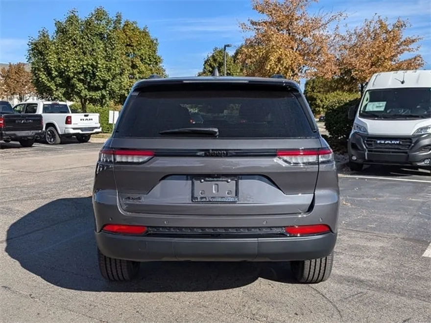 2025 Jeep Grand Cherokee Altitude photo 1