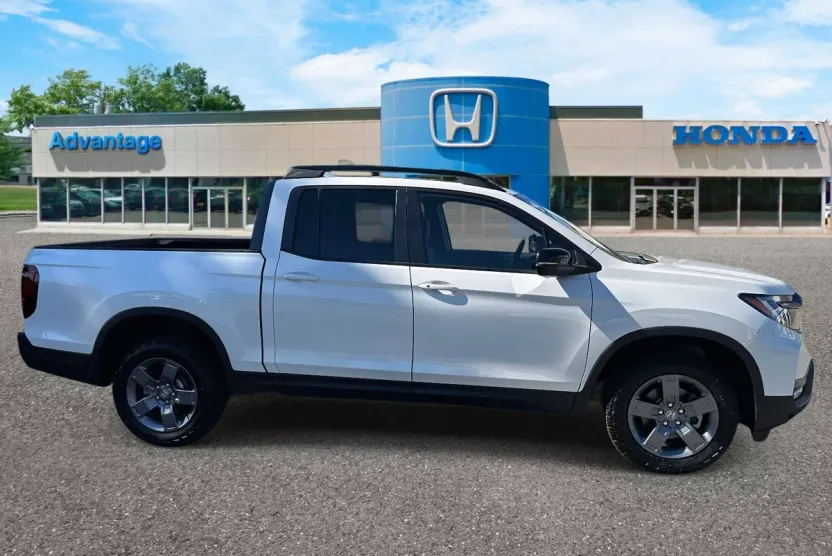 2024 Honda Ridgeline TrailSport photo 1