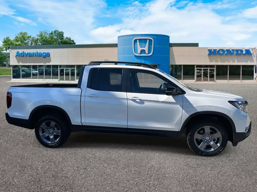 2024 Honda Ridgeline TrailSport photo 1