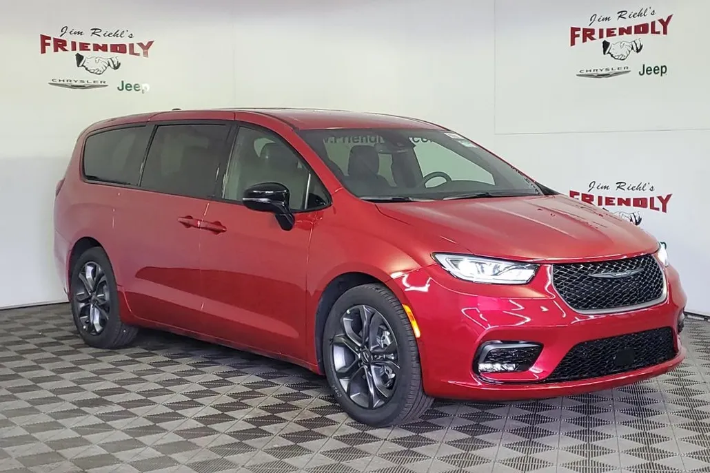 2026 Chrysler Pacifica photo 1