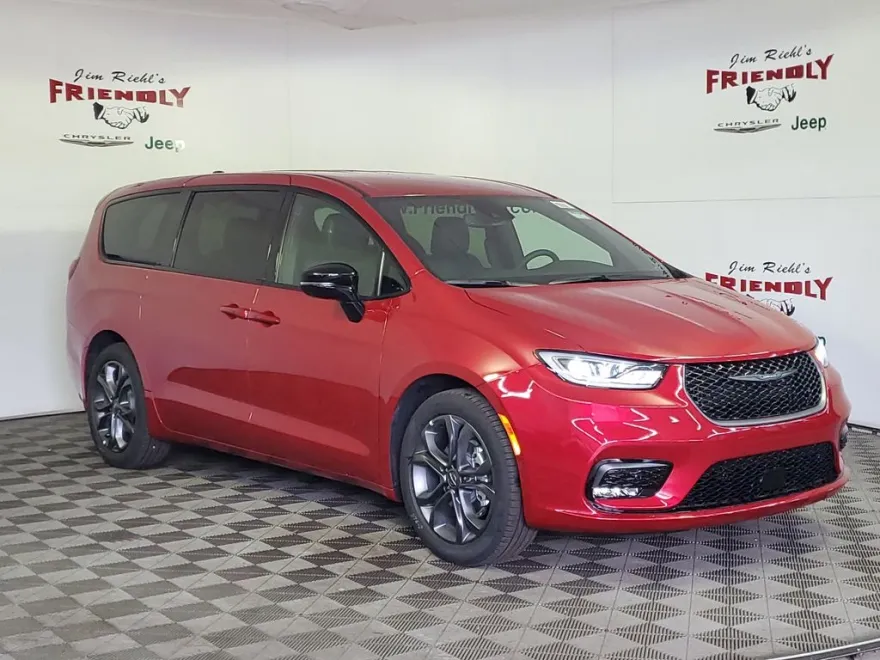 2026 Chrysler Pacifica photo 1