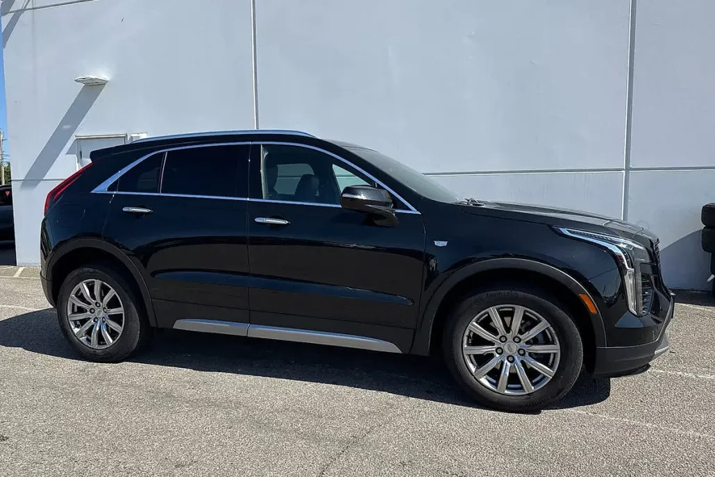 2022 Cadillac XT4 Premium Luxury photo 1