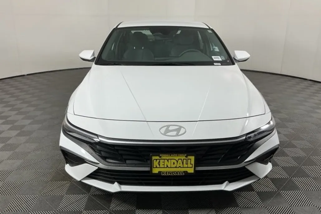 2024 Hyundai Elantra SE photo 1