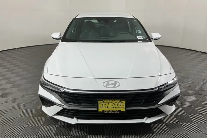 2024 Hyundai Elantra SE photo 1