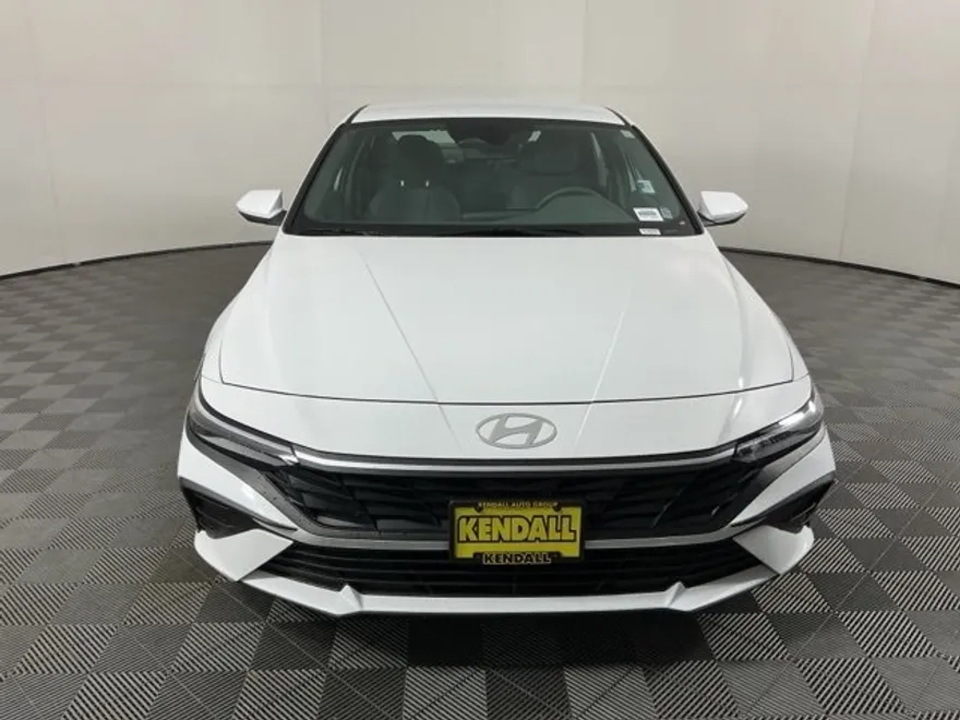 2024 Hyundai Elantra SE photo 1