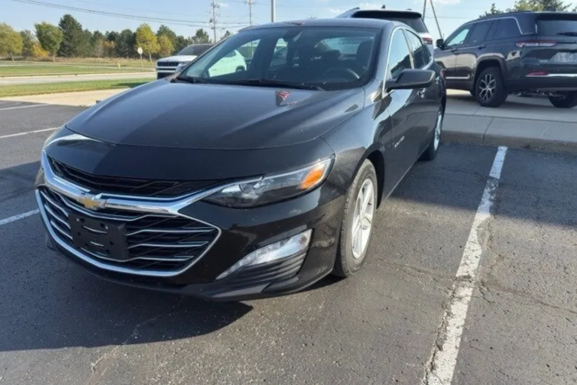 2022 Chevrolet Malibu 1LT photo 1