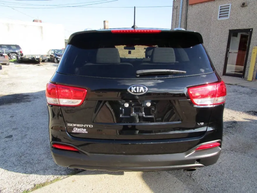2017 Kia Sorento LX V6 photo 1