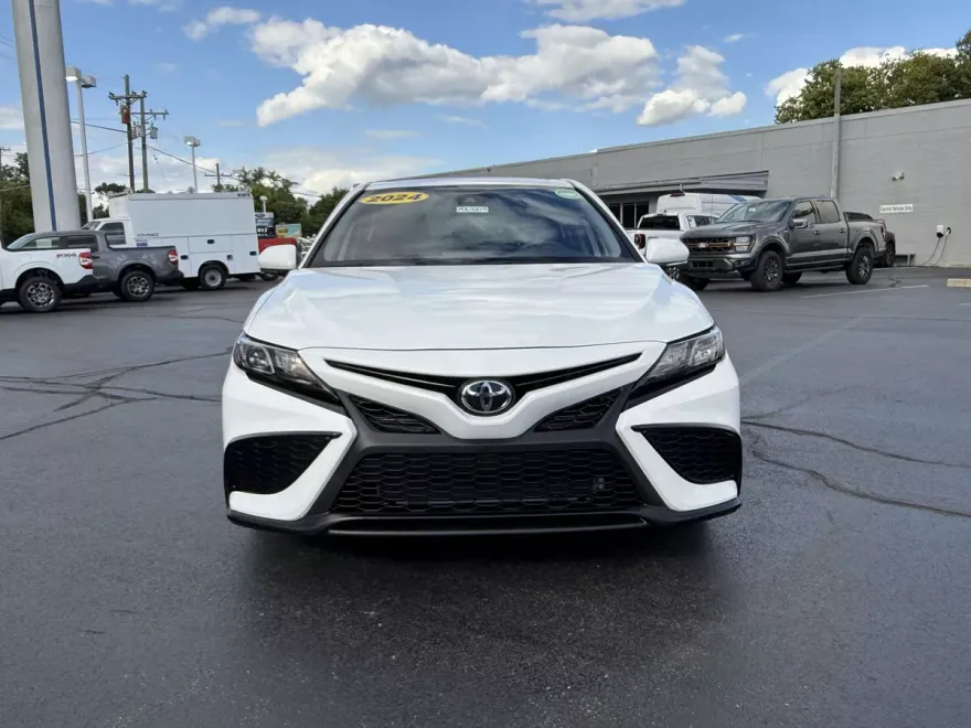 2024 Toyota Camry SE photo 1