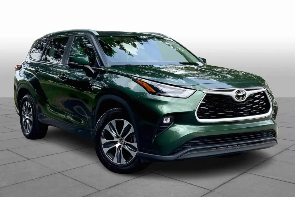 2024 Toyota Highlander XLE photo 1