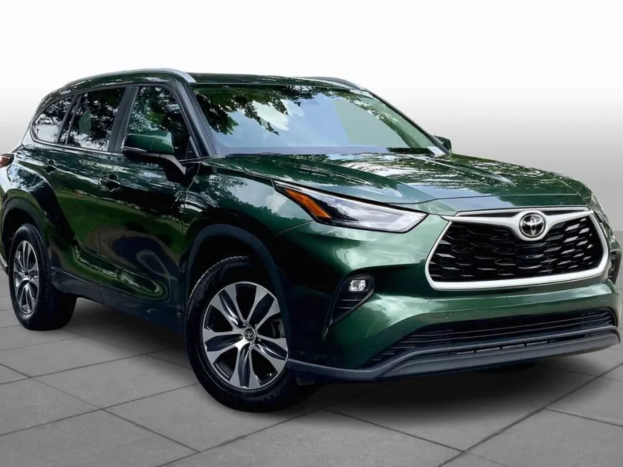 2024 Toyota Highlander XLE photo 1