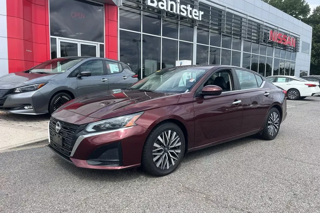 2023 Nissan Altima 2.5 SV photo 1