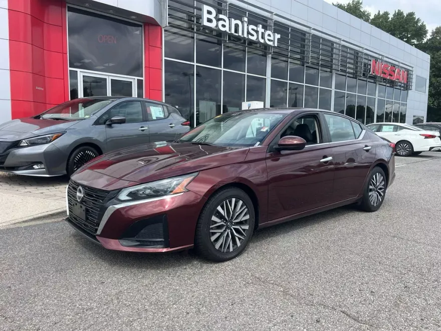 2023 Nissan Altima 2.5 SV photo 1
