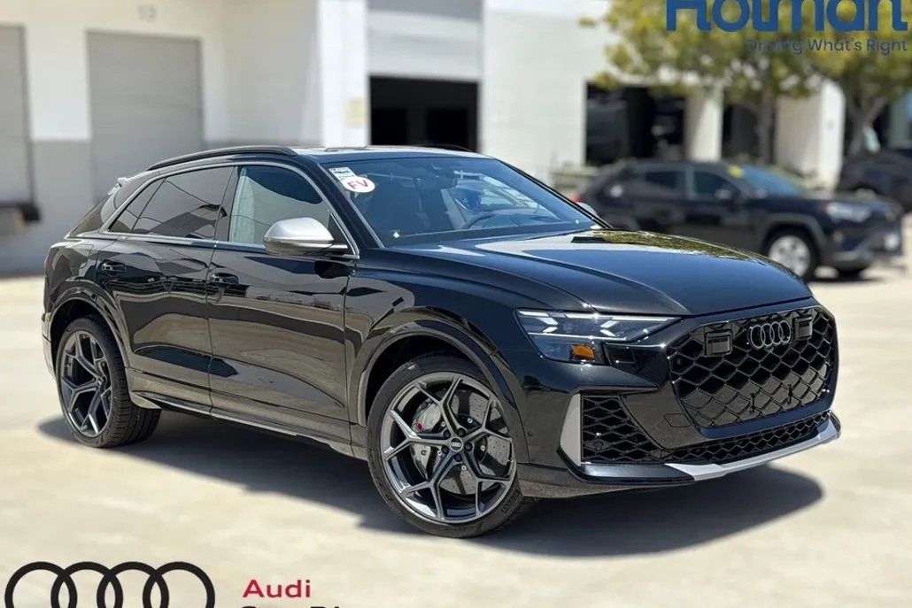 2025 Audi RS Q8 photo 1