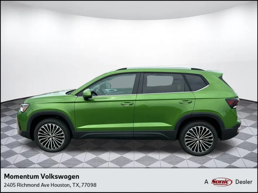 2025 Volkswagen Taos SE photo 1