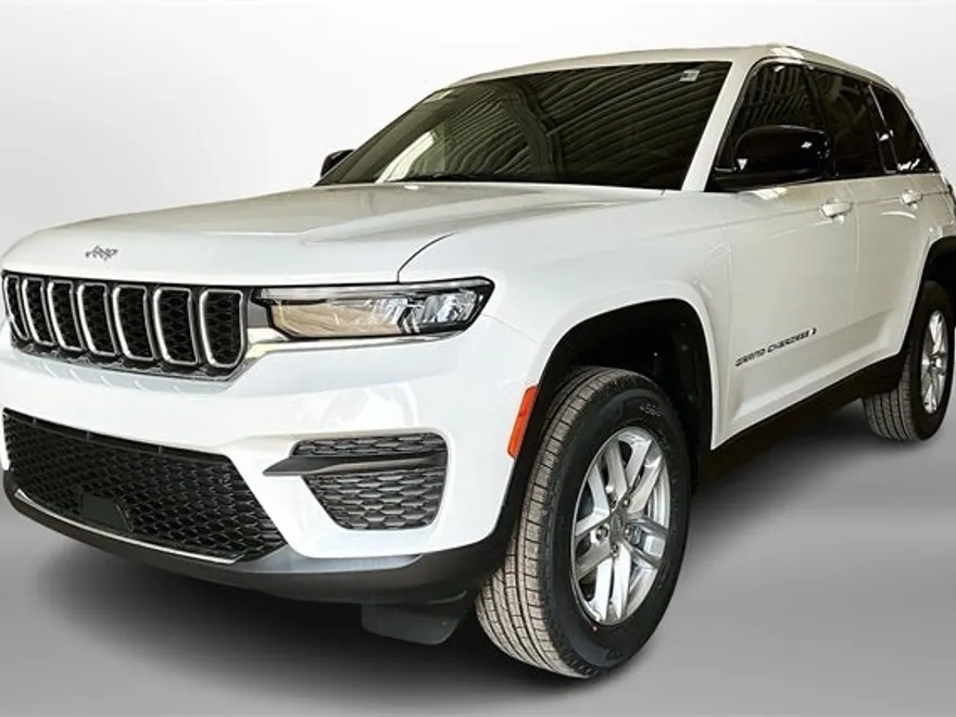 2025 Jeep Grand Cherokee Laredo photo 1