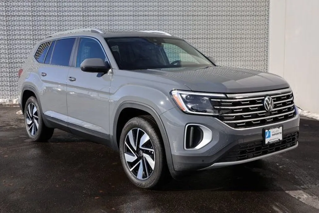 2025 Volkswagen Atlas SEL photo 1