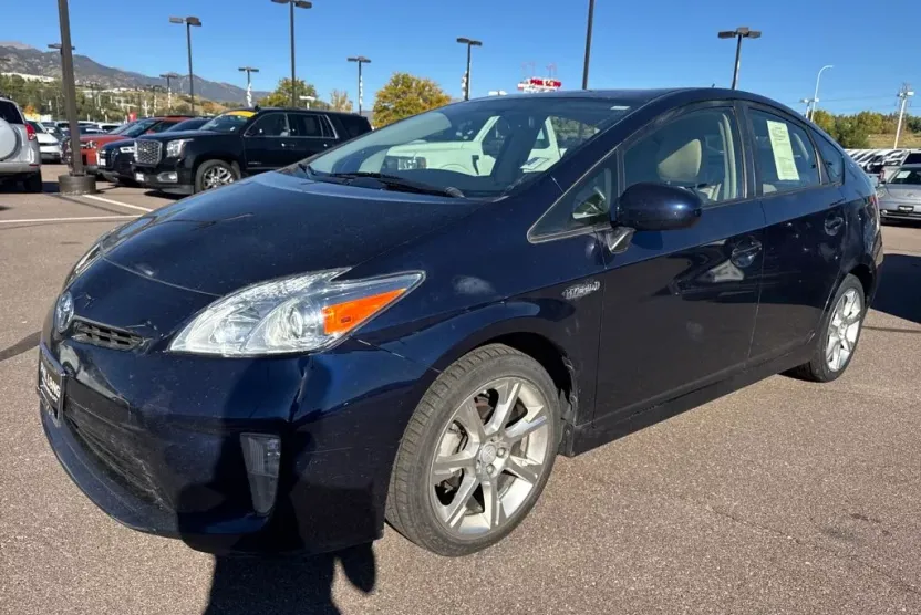 2014 Toyota Prius Four photo 1