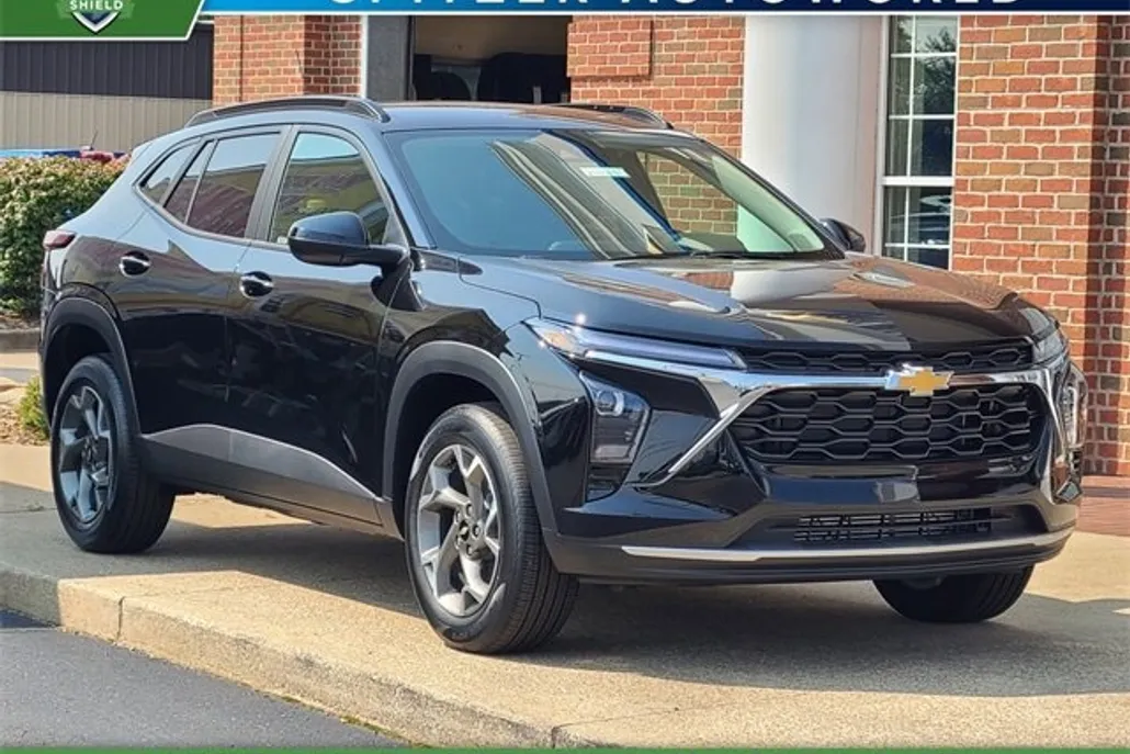 2025 Chevrolet Trax LT photo 1