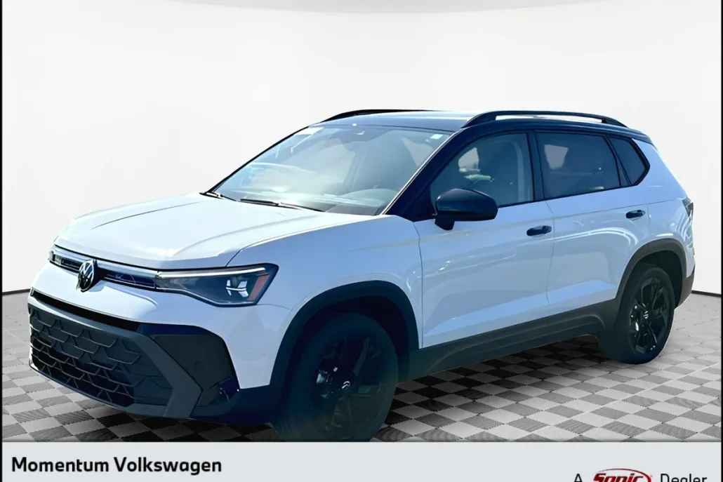 2025 Volkswagen Taos SE photo 1